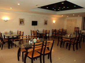 Ji Hotel (Shanghai Hailun Road Metro Station)