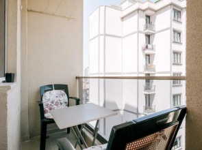 Lovely Flat w Balcony 10 min to Moda Coast