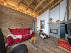 Luxury Chalet with 2 Bathrooms near Small Slope