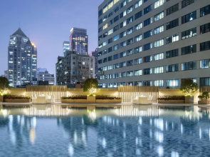 Yuexiu Hotel Guangzhou,Curio Collection by Hilton-Free shuttle between hotel and Exhibition Center during Canton Fair & Exhibitor Registration Counter