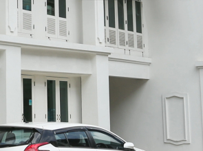 B2 Riverside Colonial Hotel