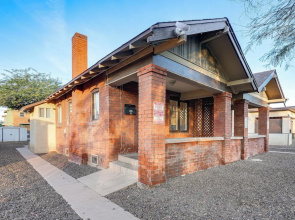 1 Mi to Dtwn, Chase Field! Getaway Near Light Rail