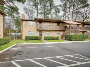3 Mi to Dtwn Hot Springs: Modern Condo!