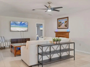 Punta Gorda 3-Bedroom Canalfront Pool Home with Dock 3 Home