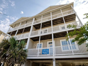 Bermuda Breeze D Holiday Home 8 bedroom By Affordable Large Properties