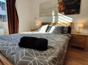 Modern Arcadian Centre Apartment 2 Bed / Balcony