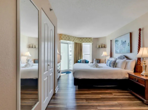Carolinian Corner Gem Views