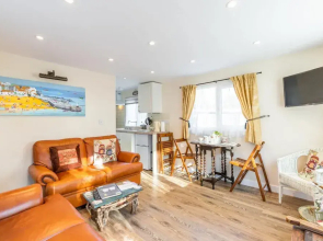 Host Stay Two Hoots Chalet