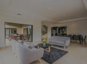 8 Tinderwood Lane