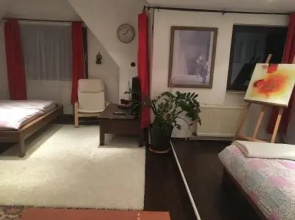 Albi Studio HH Airport