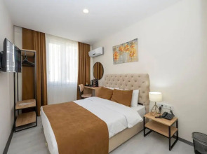 Gloria Airport Hotel