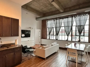 Sosuite 2BR Apt w W d Gym On site Restaurant