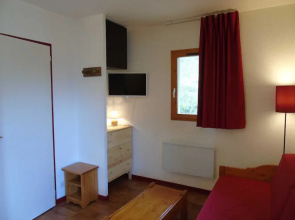 Lou Services Apartment CB3 LSI 001