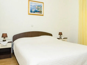 Holiday Villa Perna with Swimming Pool