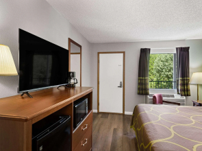 Super 8 by Wyndham Branson / Shepherd of the Hills Exwy