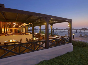 Курортный отель Sofitel Al Hamra Beach Resort