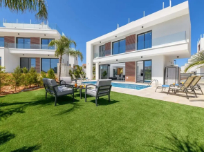 By The Beach - Royal Sapphire Villa