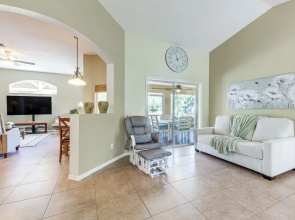 Pet-friendly Florida Home w/ Patio + Gas Grill!