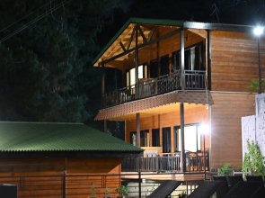 Justa Cliffend Resort & Spa, Mashobra