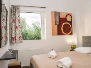 Nina's Villa, Cosy Seaview Retreat