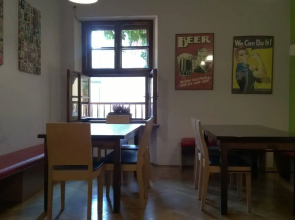 Intro Hostel