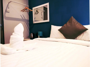 Sleep With Me Bangkok - BTS Phra Khanong