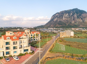 Seogwipo Dobitnarae Resort