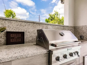 Luxurious Naples 4BR w Pool by Vanderbilt Beach