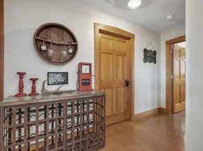 New! Stunning Ranch on 33 Acres W/hottubs&fire-pit