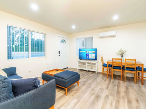 Cozy Glendora Home Walk to Route66 Near Disneyland