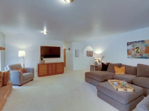 Country Club Home: 18 Mi to Arizona Snowbowl!