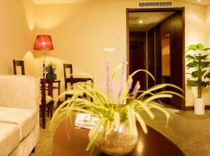 Round Hotel