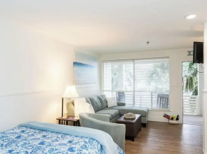 Newly Renovated Sunsuite! Centrally Located With Resort Access!