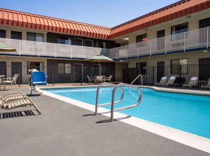 Days Inn by Wyndham Fresno South