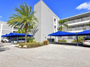 Harbor Villa Club 305