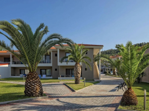 Lagomandra Beach & Suites