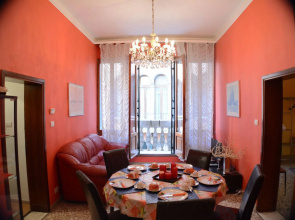 Sunny Venice Apartments