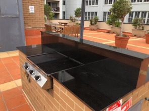 A Short Walk To Sydney City From Popular 1 Br apt