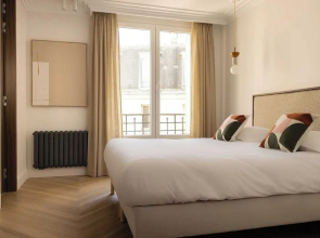 Apartment for 8 People in Grenelle