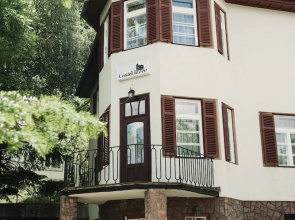 Iezer Residence