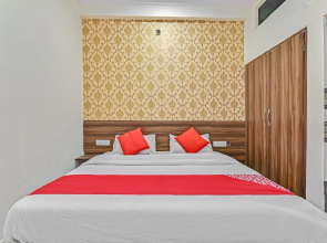 OYO 77634 Krishna Hotel