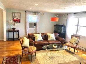 Comfortable safe 3bed flat near Boston