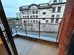 Adelphi Wharf Apartments by Beehosting