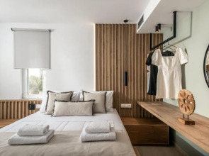 Ianthi Suite by Nymphes