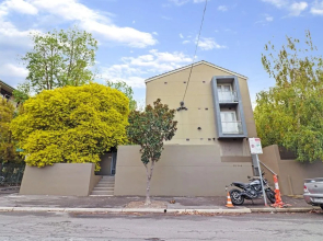 Colour Pop Fitzroy - Pets, Parking, Balcony, 3bdrm