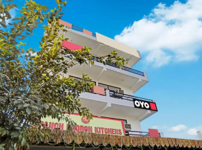 Collection O Mayank Guest House Near ISKCON Temple Noida