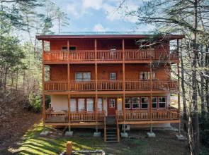 Sycamore by Avantstay Spectacular Mountain Home w/ Indoor Pool, Hot Tub, Home Theatre & Fire Pit!