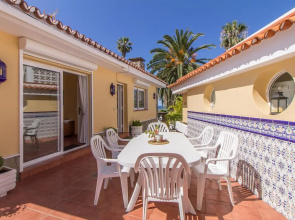 Villa in protected space in front of the sea