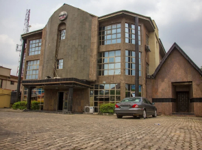 Emglo Suites