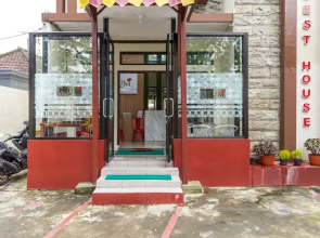 Arum Guest House by RedDoorz